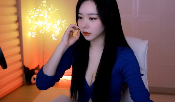 刚开始拒绝后来慢慢接受视频