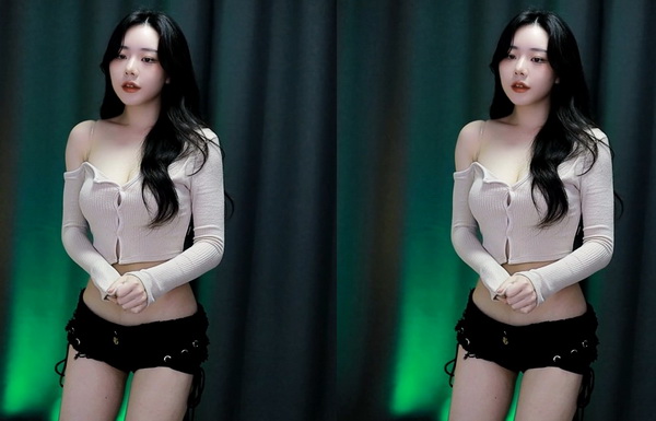 史莱姆钻进胡桃的肚子变大